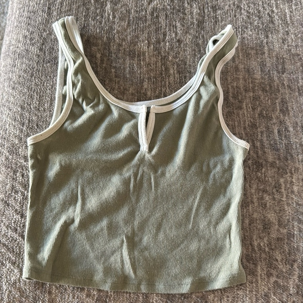 Light green cropped tank